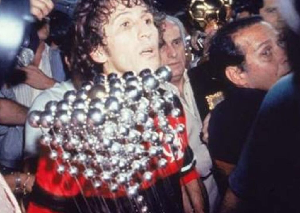 Zico com a Taça das Bolinhas