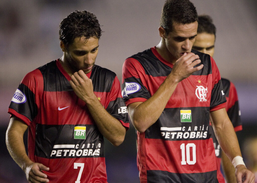 O Flamengo, que enfrenta o Olimpia pela Libertadores, quase não cede remontadas. A última foi há 15 anos, e foi uma das mais dolorosas