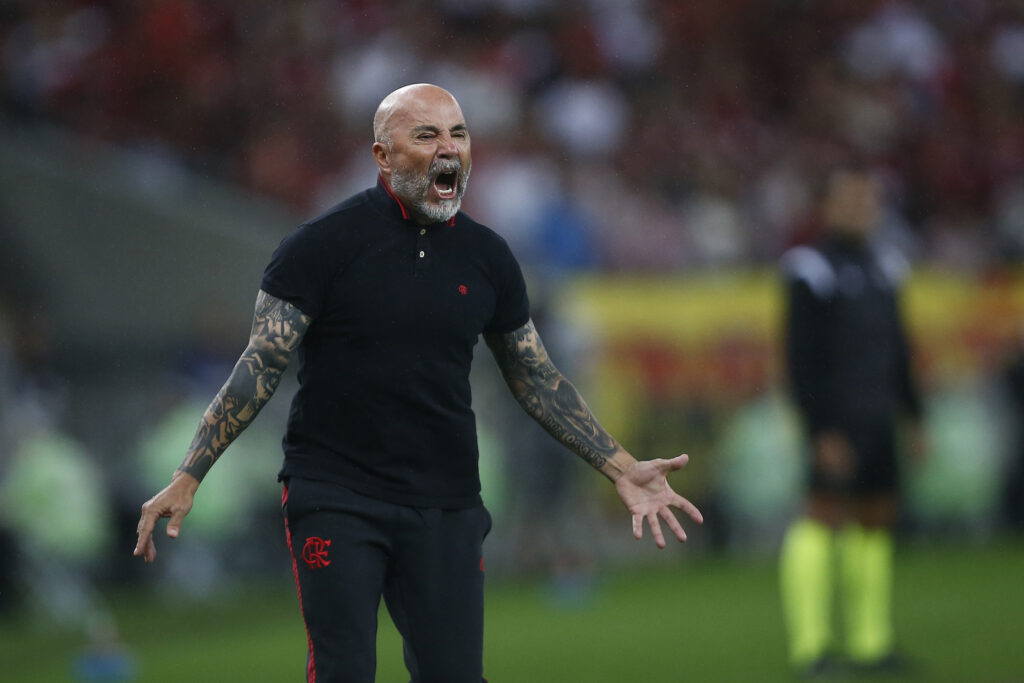 Sampaoli em jogo do Flamengo; time não recuperou fase ofensiva com Tite e termina 2023 com o pior ataque dos últimos cinco anos