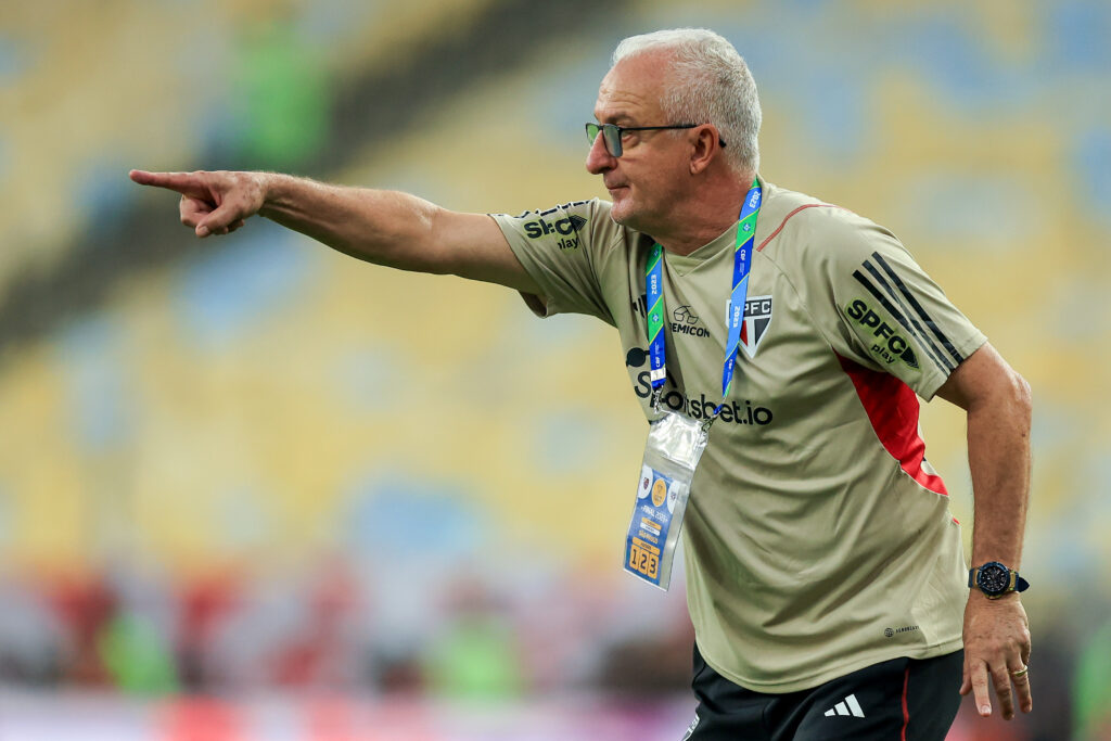 Após substituições que preocuparam o torcedor do São Paulo, Dorival Júnior explica condições de Alisson e Lucas para final contra o Flamengo