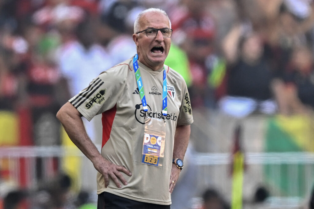 Dorival Jr contra o Flamengo