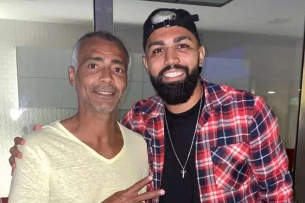 Romário posa ao lado de Gabigol: ex-atacante do Flamengo teceu críticas construtivas para o atual camisa dez rubro-negro