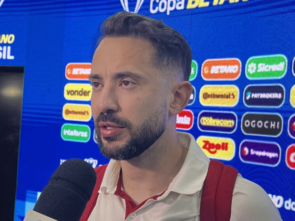 Everton Ribeiro dispara crítica ao Sampaoli: 'Teve seus erros'