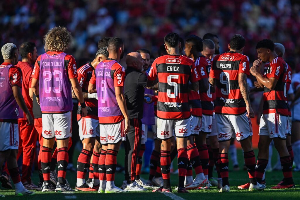 Flamengo vai mal e São Paulo sai na frente na final da Copa do Brasil no Maracanã. Agora, rubro-negro batalhará no Morumbi