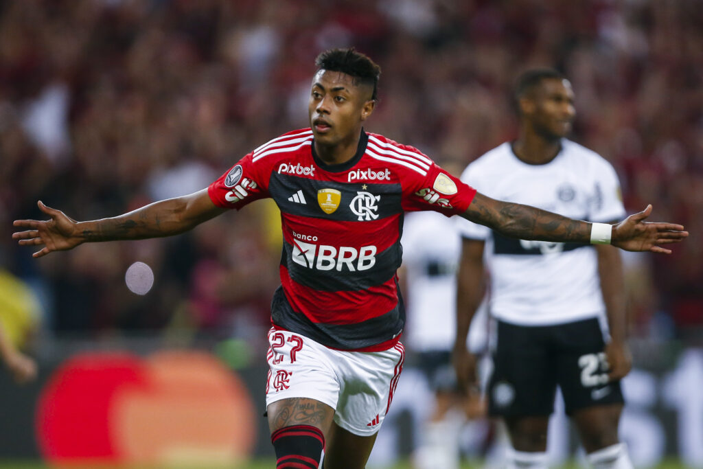 Bruno Henrique comemora gol pelo Flamengo; Venê Casagrande crava que atacante não irá para o Palmeiras e fica no Flamengo