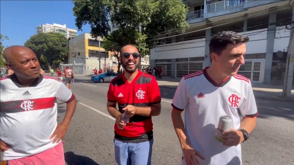 Torcedores do Flamengo detonam preços dos ingressos para a final da Copa do Brasil, contra o São Paulo, no Maracanã