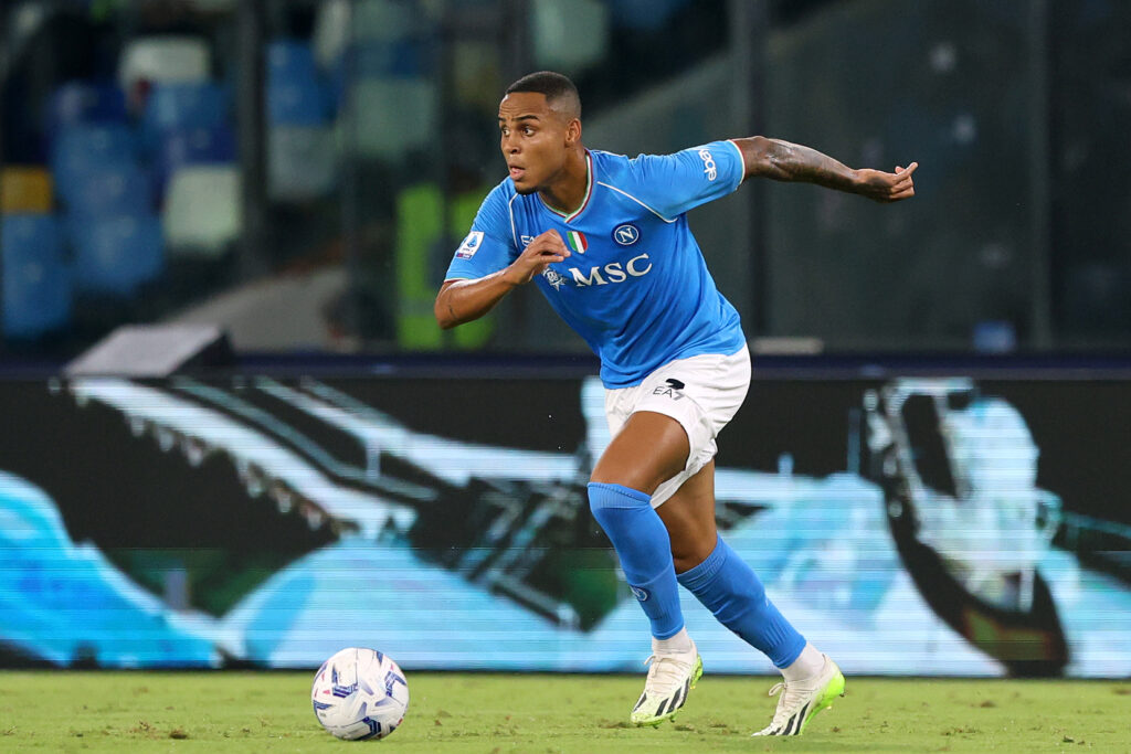 Natan em campo com a camisa do Napoli