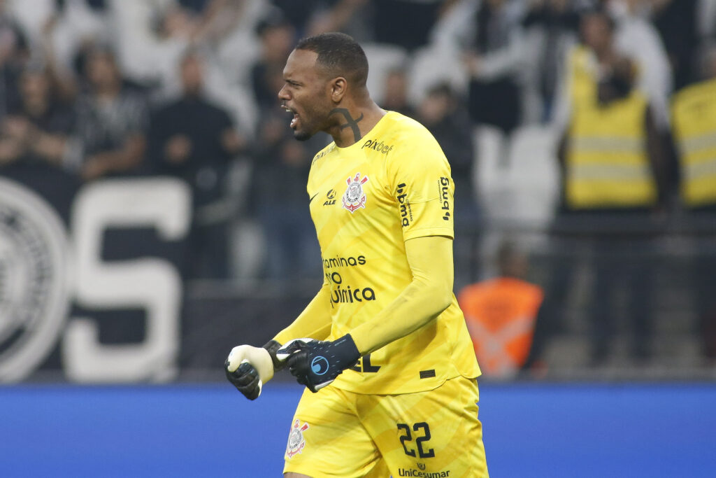 Carlos Miguel, provável substituto de Cássio no Corinthians, interessa ao Flamengo