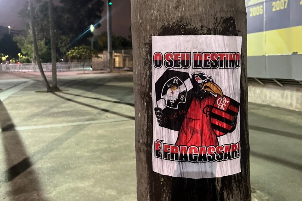 Torcida do Flamengo provoca Vasco antes de estreia de Tite no Maracanã