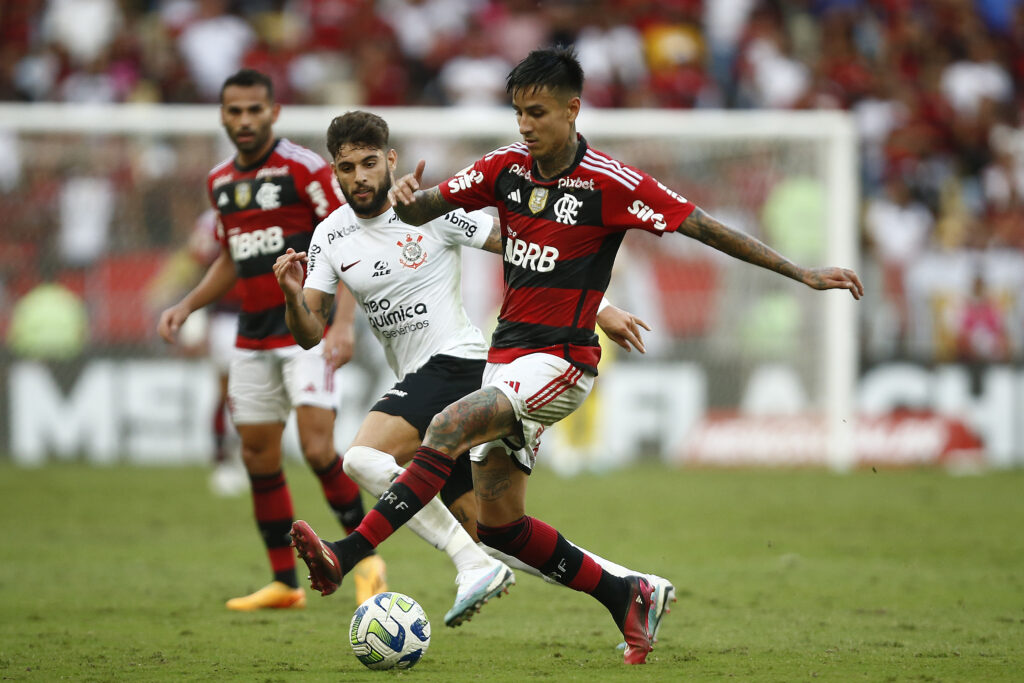 Flamengo e Corinthians se enfrentam pelo Brasileirão; veja palpites dos comentaristas