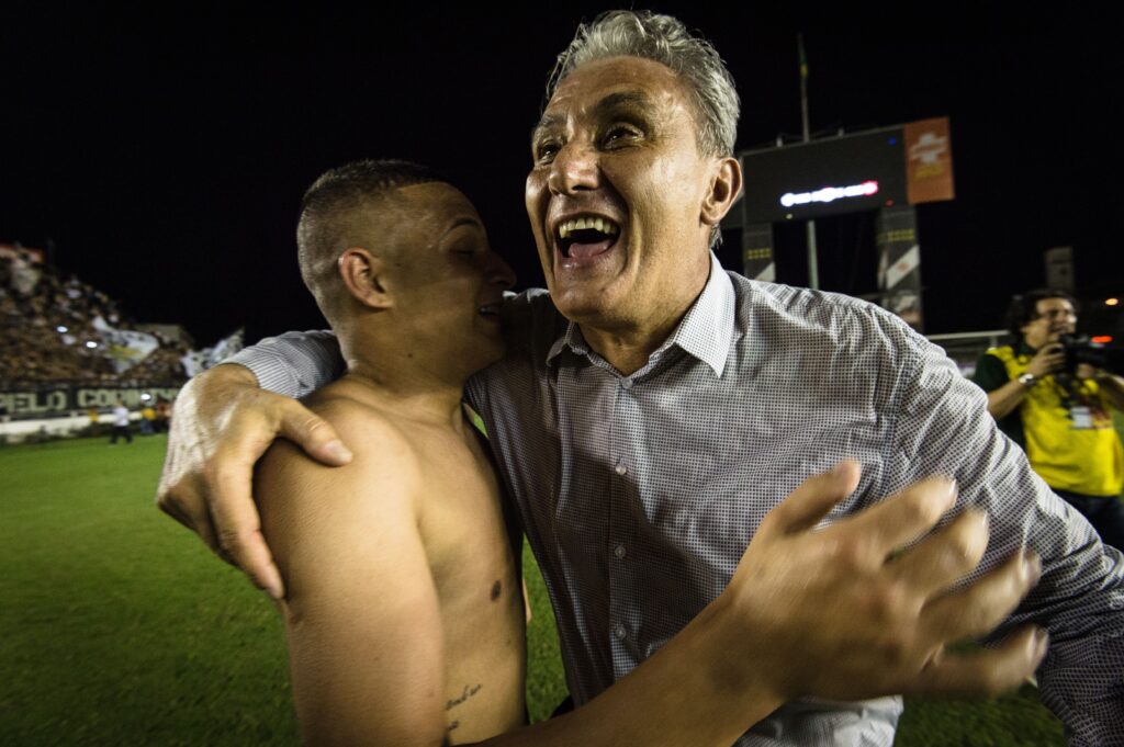 Tite nos tempos de Corinthians, agora perto do Flamengo