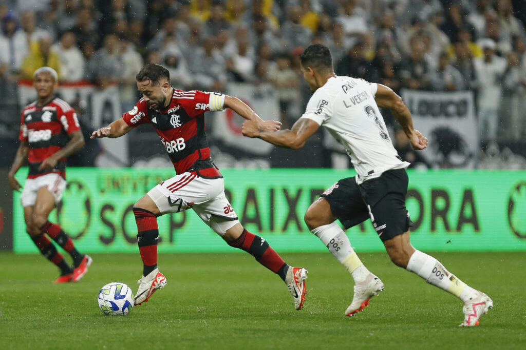 Após empate entre Flamengo e Corinthians, Loffredo vê fim de bagunça de Sampaoli com repetição da escalação por Mário Jorge