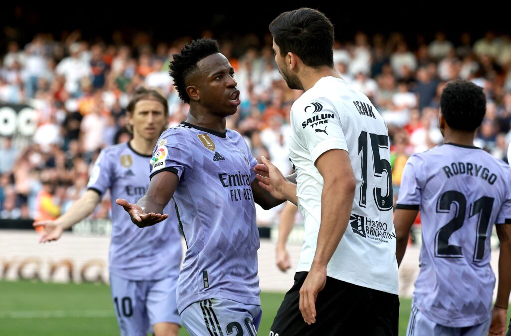 Jornal Marca provoca Vini Jr ao citar jogo entre Real Madrid e Valencia na La Liga