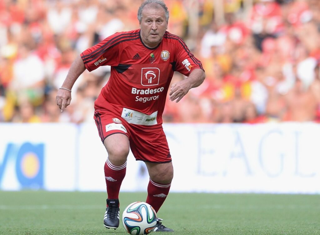 Zico durante Jogo das Estrelas no Maracanã