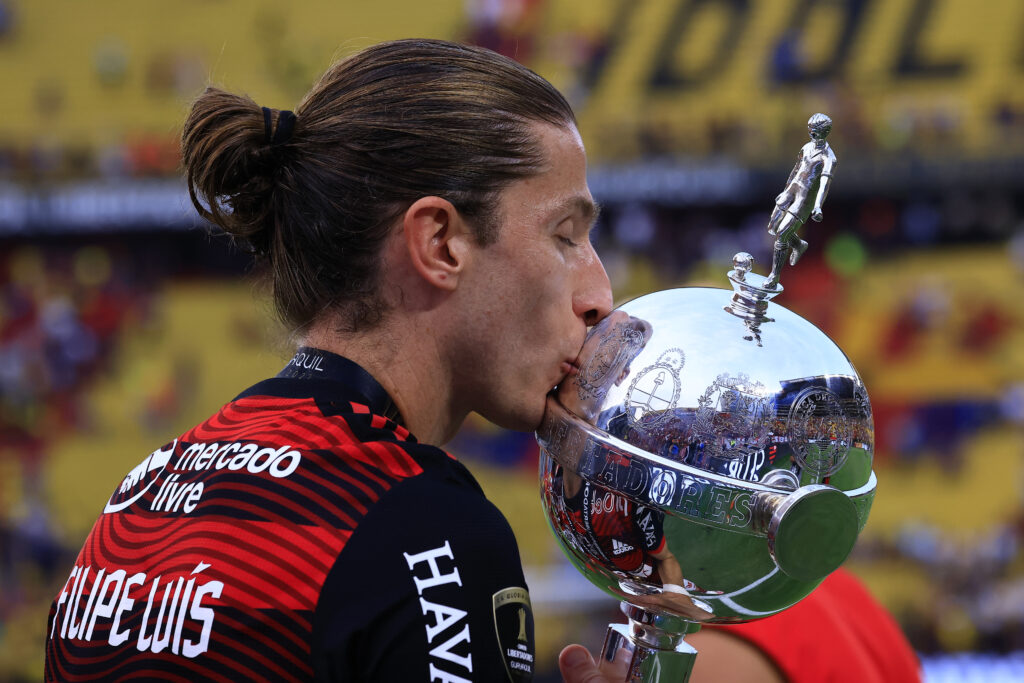 Pai de Filipe Luís lembrou do dia que filho contou de acerto com Flamengo