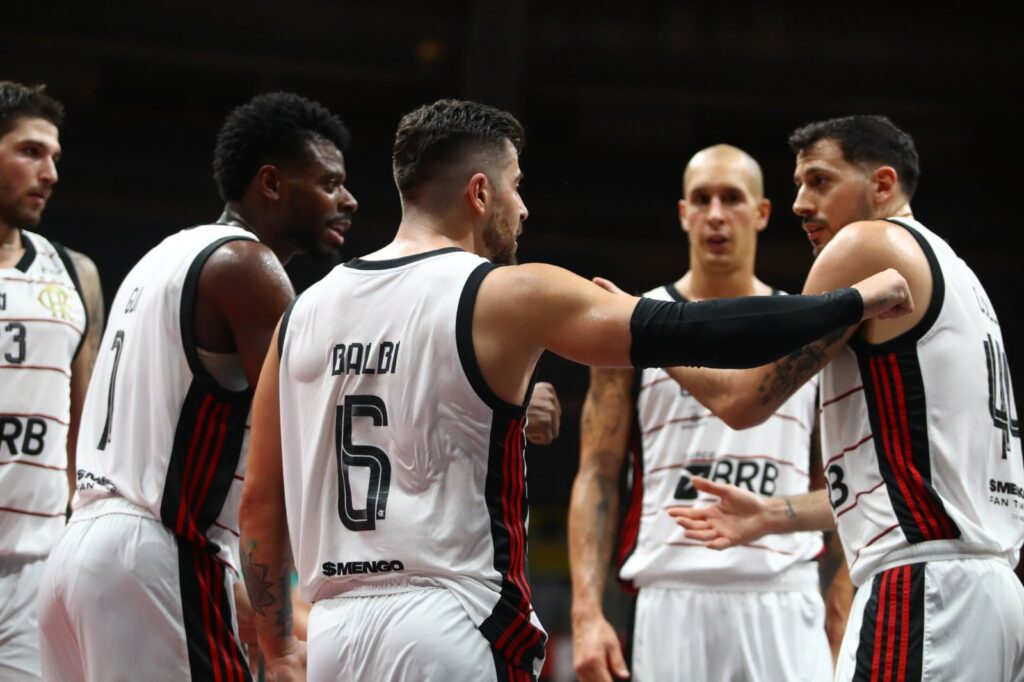 Flamengo e Franca se enfrentam neste sábado (2), no Maracanãzinho, pelo Novo Basquete Brasil (NBB); veja onde assistir