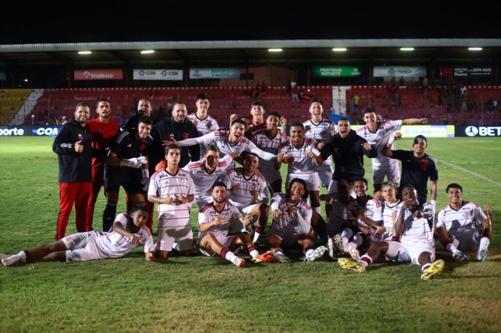 Jogadores do Flamengo na Copinha; Garotos do Ninho iniciam campanha na Libertadores SUb-20 contra o Defensor, do Uruguai