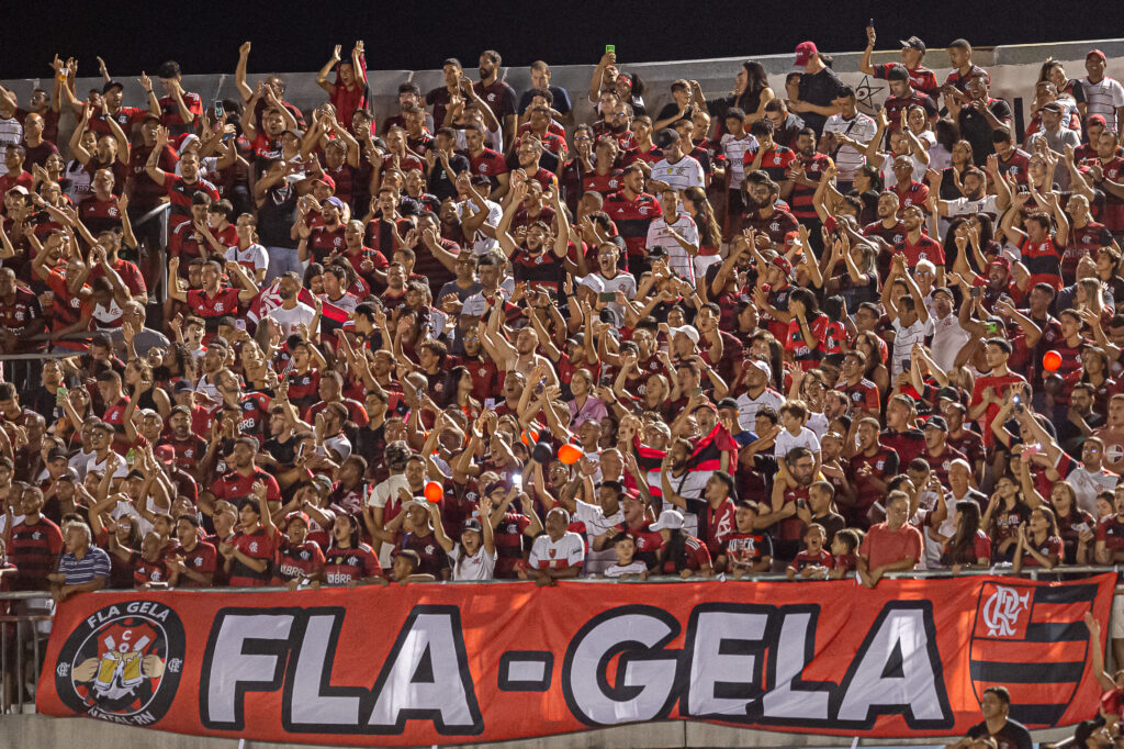 Torcida do Flamengo no Estádio Almeidão, em João Pessoa