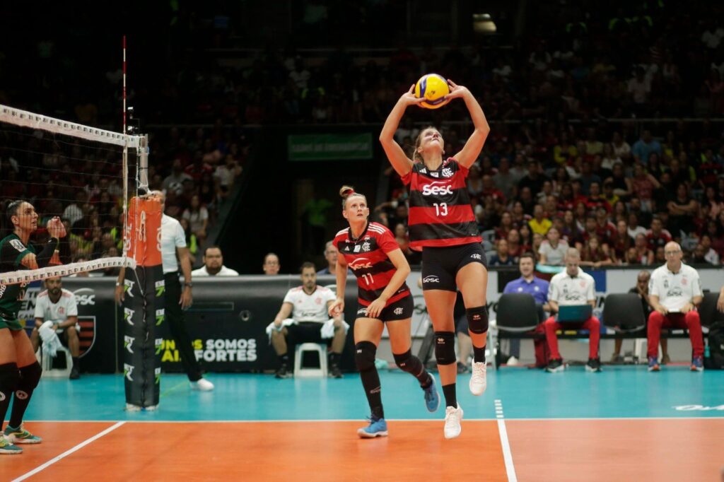 Sesc Flamengo e Maringá se enfrentam nesta quinta (18) pela Superliga Feminina de Vôlei; veja onde assistir ao vivo