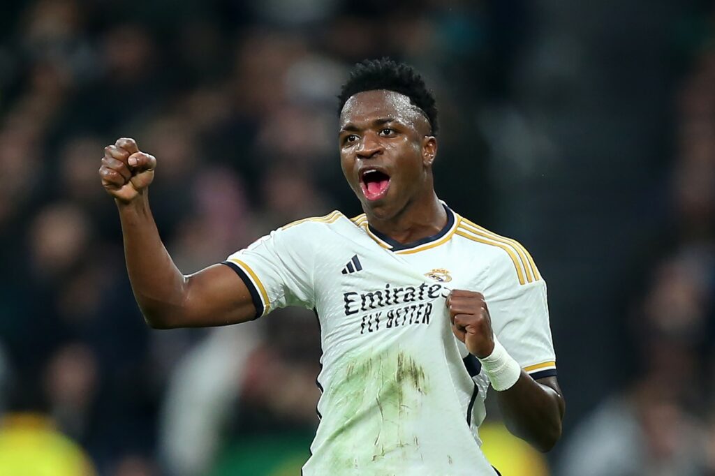 Vinicius Junior, ex-Flamengo e atualmente no Real Madrid, comemora o segundo gol de seu time durante a partida da LaLiga EA Sports entre Real Madrid CF e UD Almeria, no Estádio Santiago Bernabeu, em 21 de janeiro de 2024, em Madrid, Espanha.
