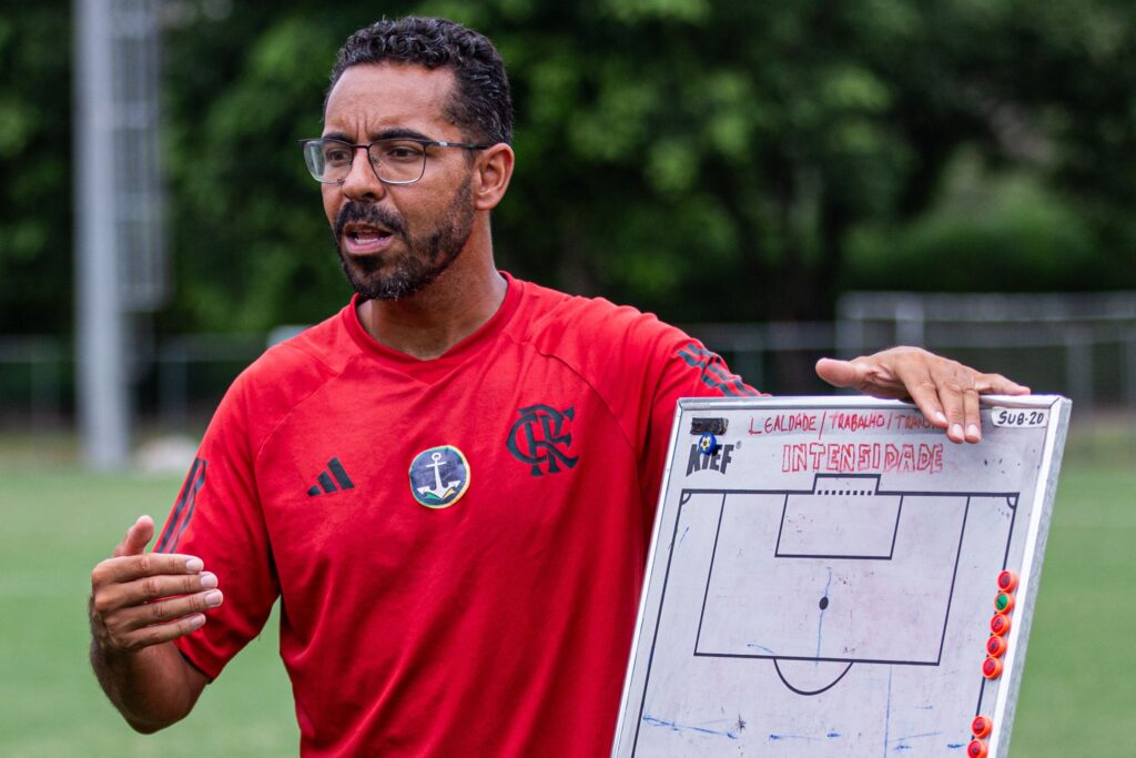 Felipe Freitas contou ao MRN pretensões do Flamengo na temporada e projetou estreia no Brasileirão Feminino Sub-20