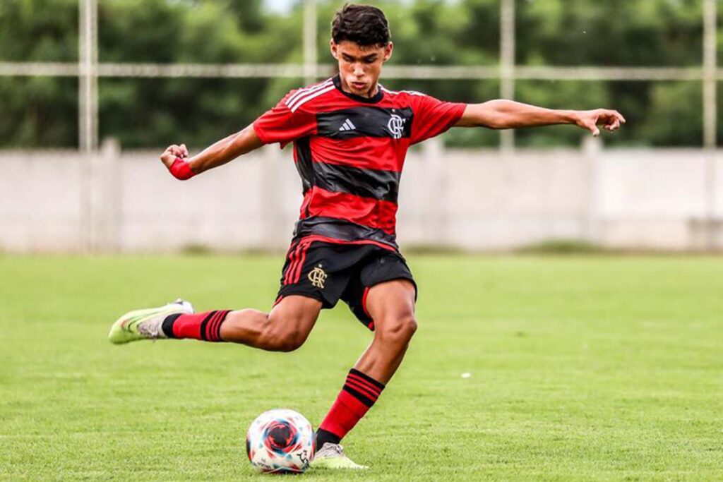 Lucas Guedes, volante do Flamengo, quer título do Brasil Soccer Cup