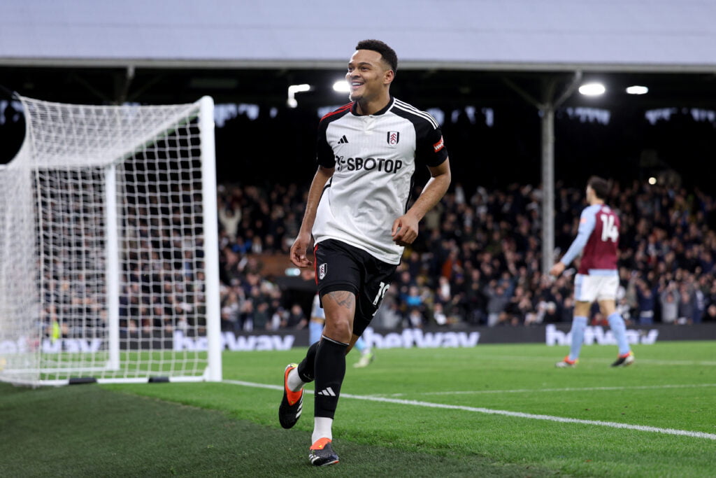 Rodrigo Muniz, ex-Flamengo, marca pelo Fulham na Premier League