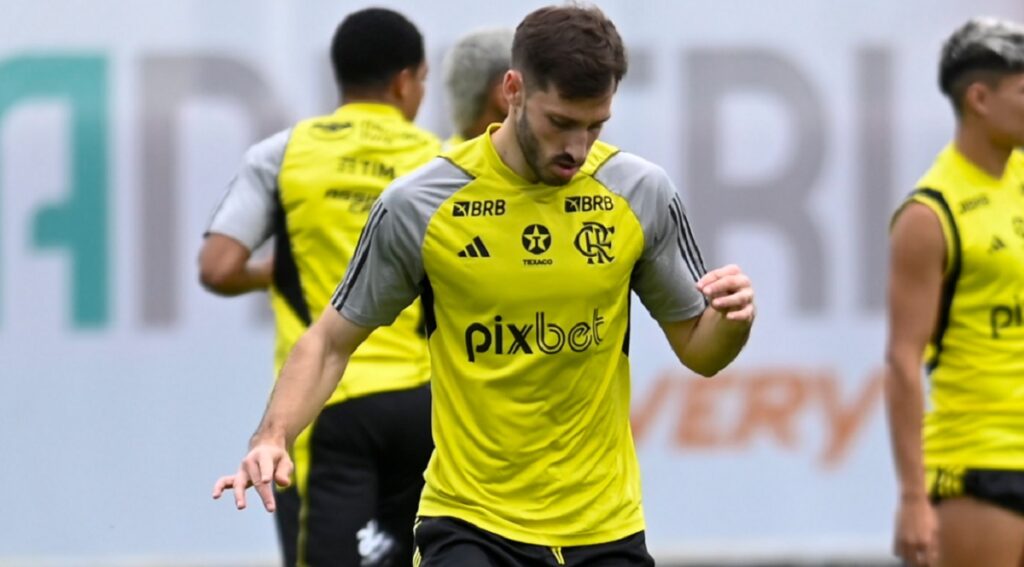 matias viña se prepara em ct flamengo