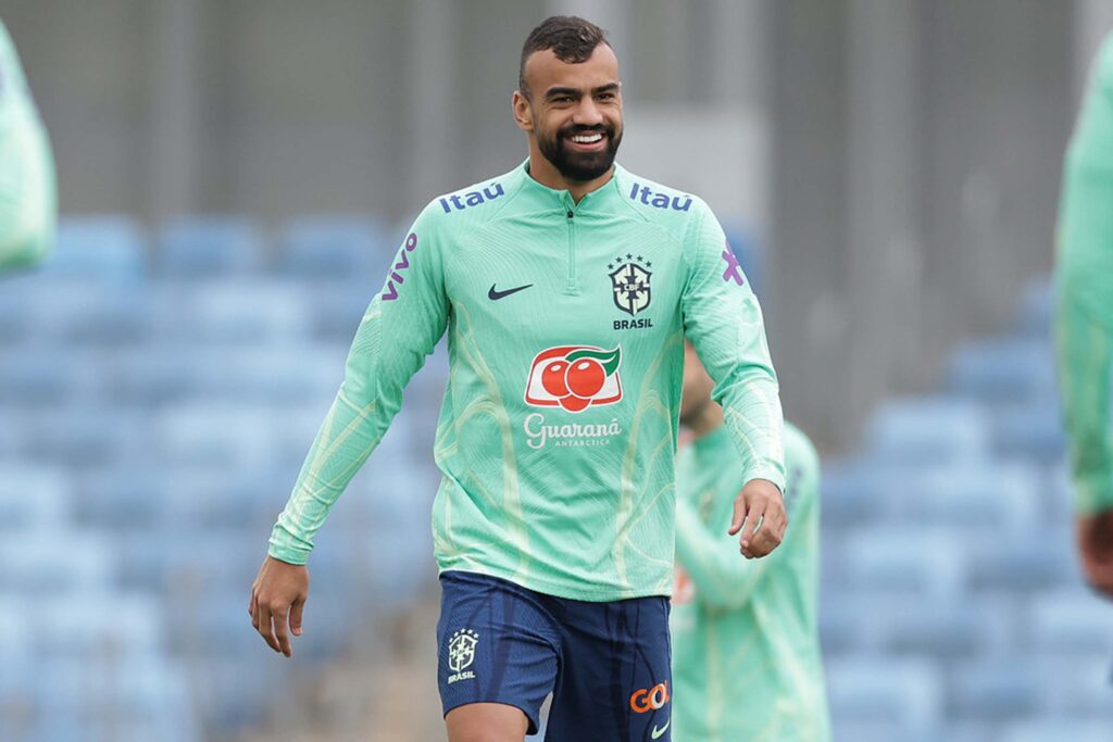 Fabrício Bruno em treinamento da Seleção Brasileira; zagueiro do Flamengo foi chamado por Dorival