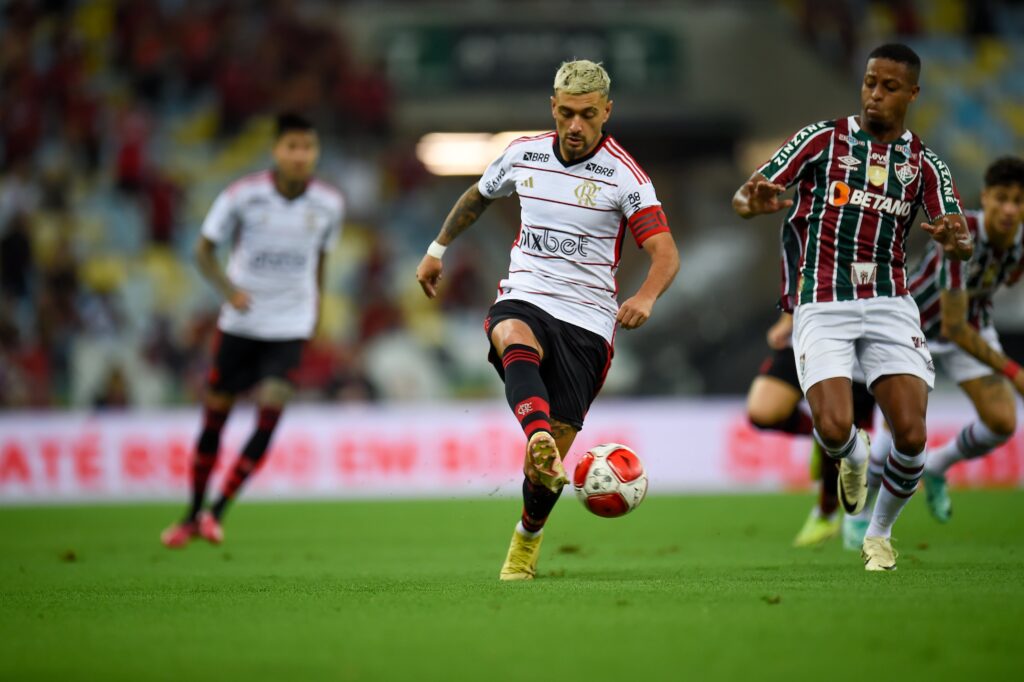 Arrascaeta contra o Fluminense, no Maracanã. Foto: Marcelo Cortês/CRF