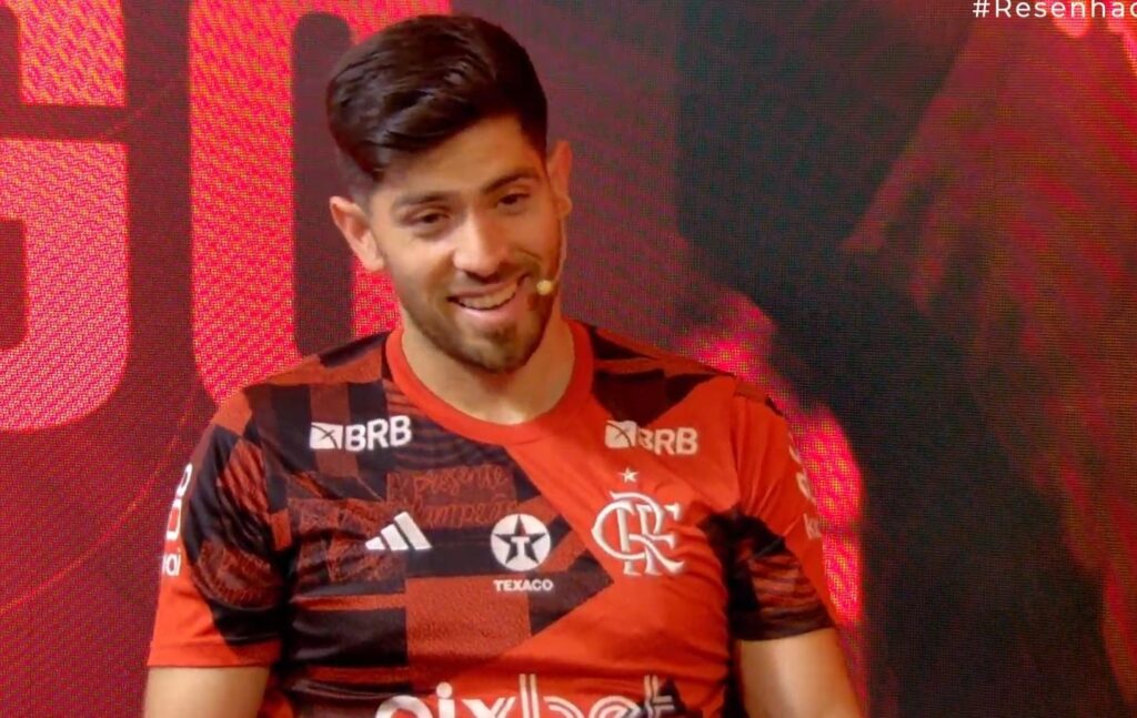 Rossi sorri em Resenha do Craque, na Fla TV