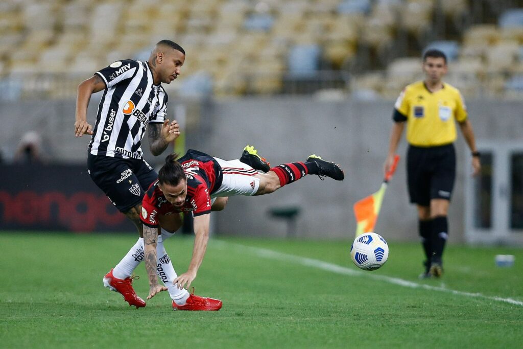 Decisão da CBF de manter disputa do Brasileiro durante a Copa América revive fantasma de 2021, quando time perdeu 4 de 7 jogos durante torneio