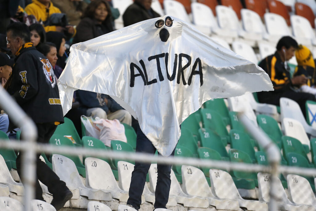 Torcedor se fantasia de "Fantasma da altitude"; Flamengo irá encarar Bolívar e Millonarios na Libertadores