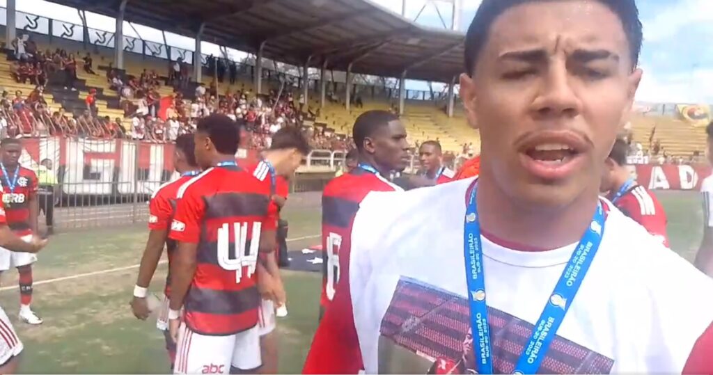 Quatro dos mortos em tragédia teriam idade para jogar torneio; autor de gols que levaram Flamengo à final é amigo de infância de vítima