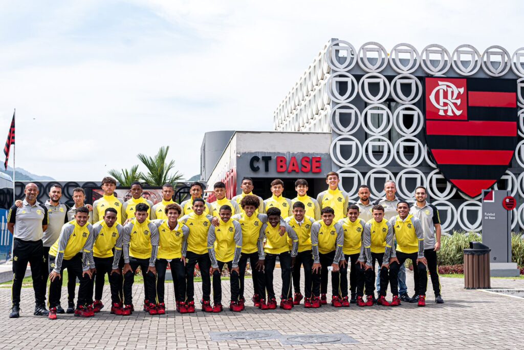 Delegação do Flamengo Sub-16 que viajou para Minas Gerais para disputar a Copa Brasileirinhos