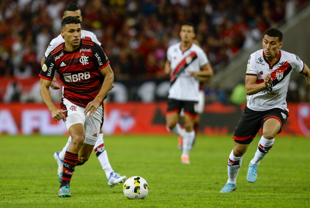 Victor Hugo em Flamengo x Atlético-GO pelo Brasileirão; 15 mil ingressos já foram vendidos para estreia da liga nacional
