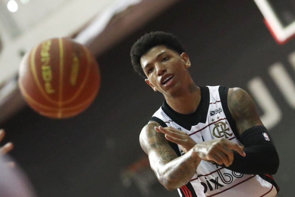 Didi Louzada em jogo do Flamengo no NBB; ala se despediu do clube oficialmente e anunciou retorno ao Franca