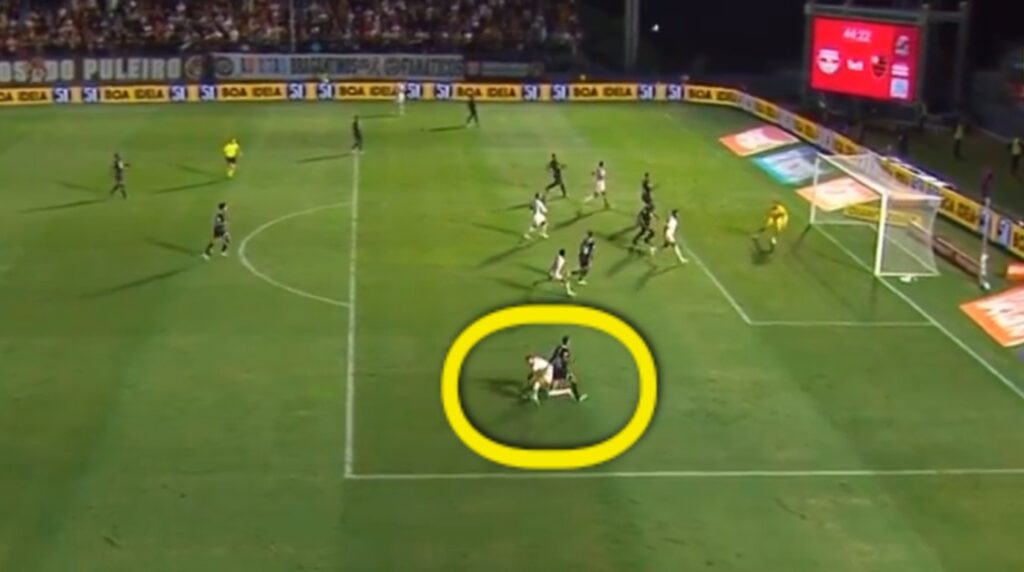 Pênalti não dado para o Flamengo contra o Bragantino; Seneme admitiu erro