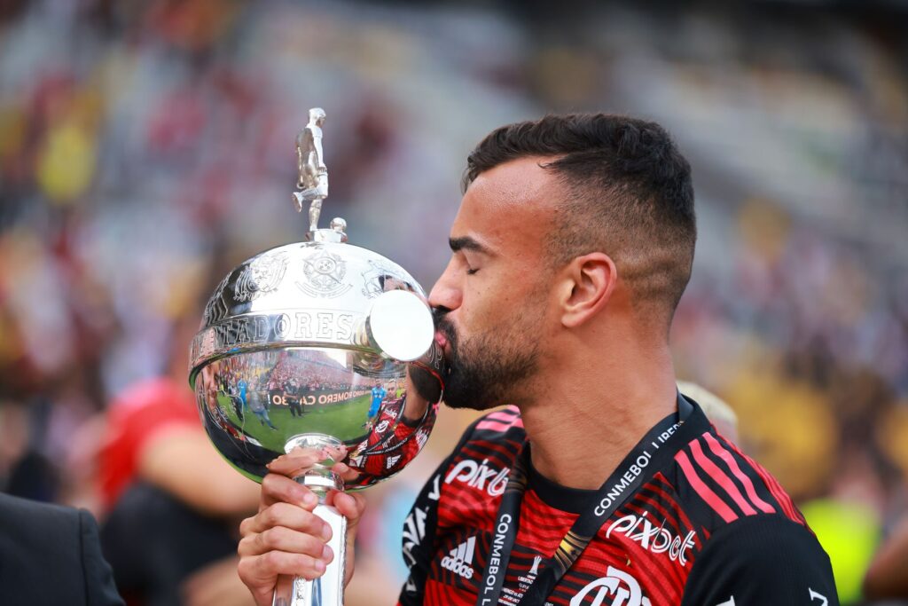 Fabrício Bruno comemorando o tricampeonato da libertadores do Flamengo