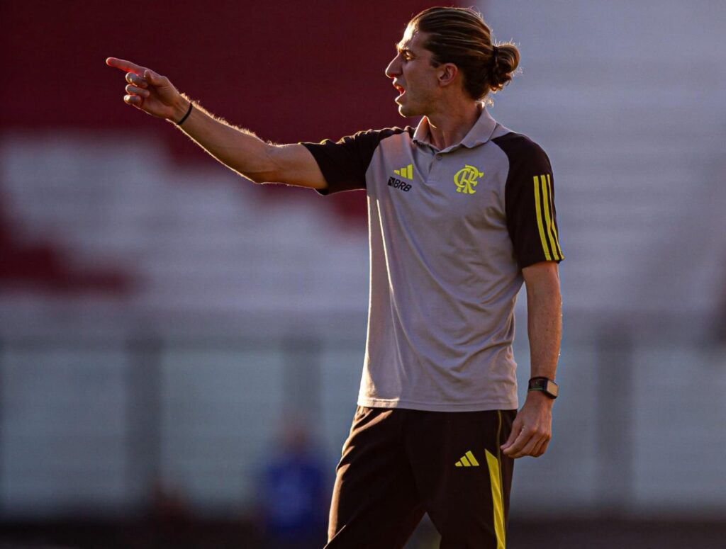 Filipe Luís no comando do Flamengo Sub-17