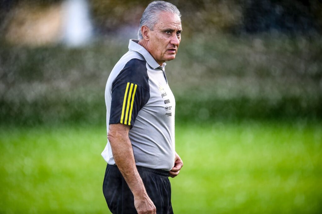 Técnico Tite durante treino do Flamengo