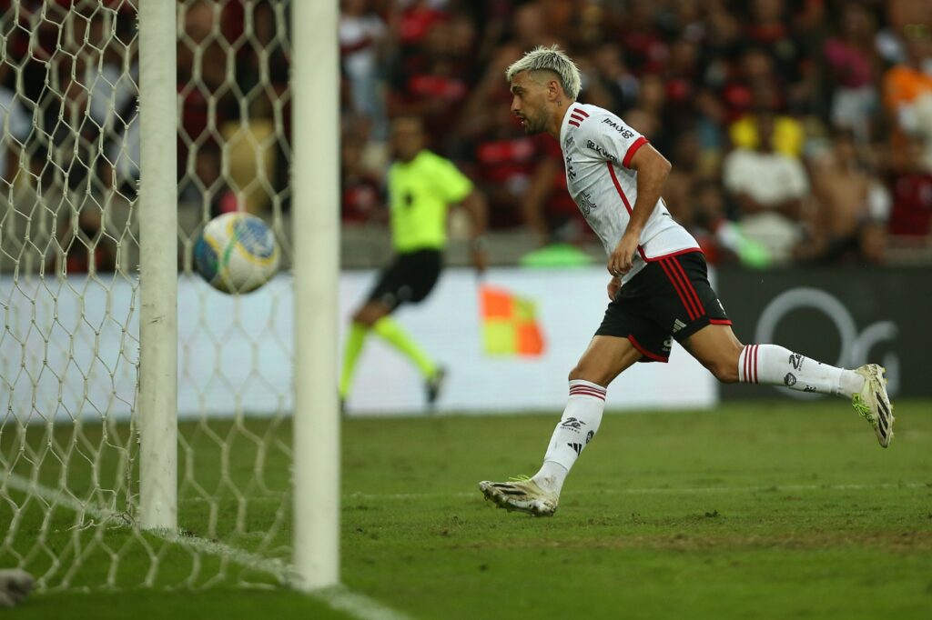 Contra Flamengo, Vasco é time com menos vitórias, mais gols sofridos, pior aproveitamento e pior saldo nos últimos 30 jogos de um clássico