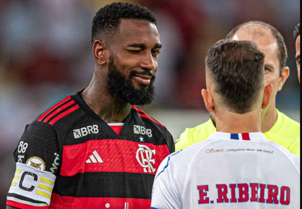 Gerson pisca para Everton Ribeiro. Ex-companheiros vão se enfrentar no jogo entre Flamengo e Bahia pelas quartas de final da Copa do Brasil