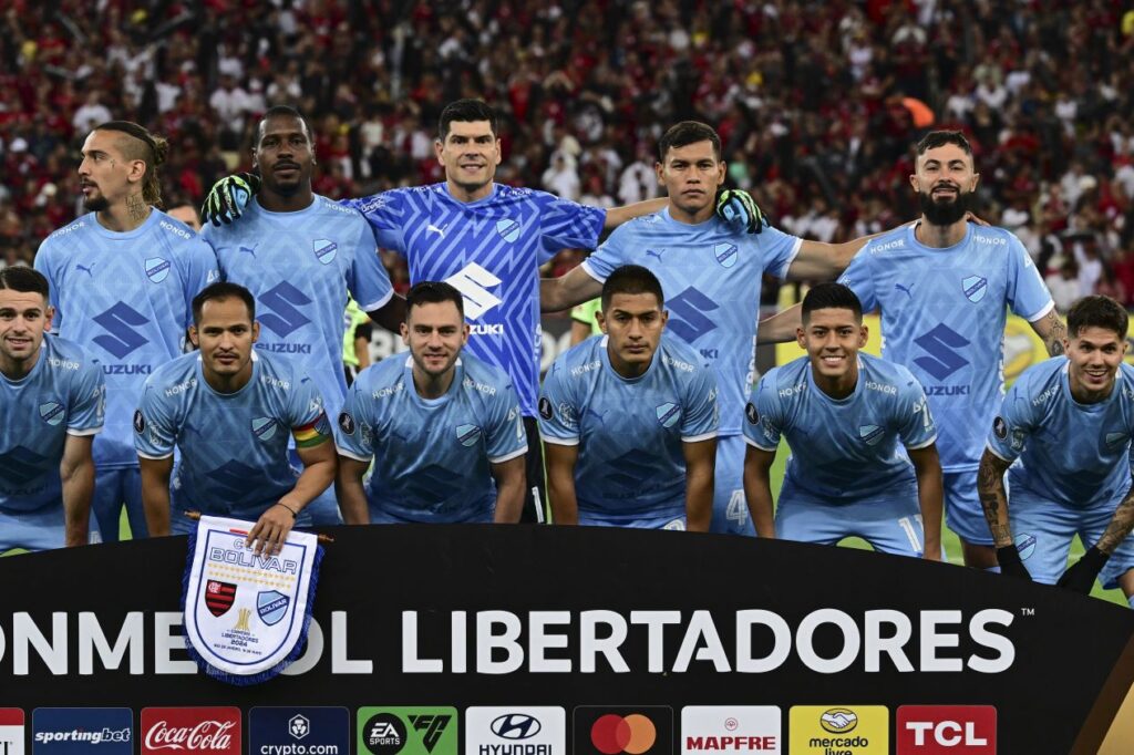 Time do Bolívar antes da partida contra o Flamengo, no Maracanã, pela Liberadores 2024