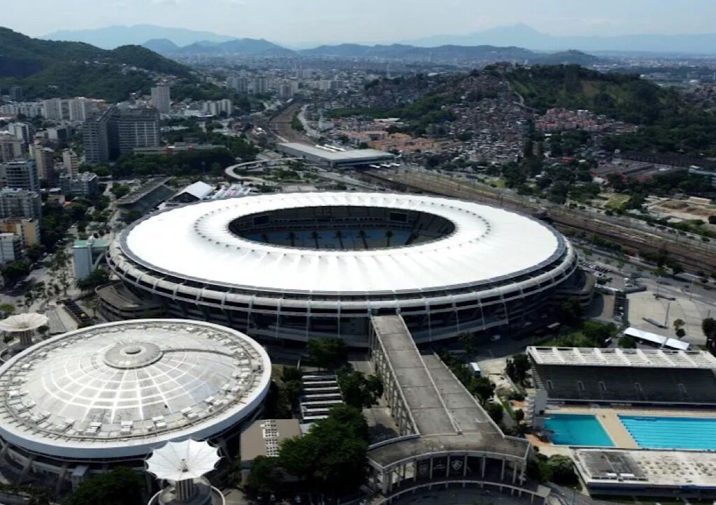 Foto panorâmica do Maracanã, Maracanãzinho e todo o entorno do estádio mostrando paisagem ao fundo; entorno do Maracanã terá esquema de trânsito para Flamengo x Atlético-MG