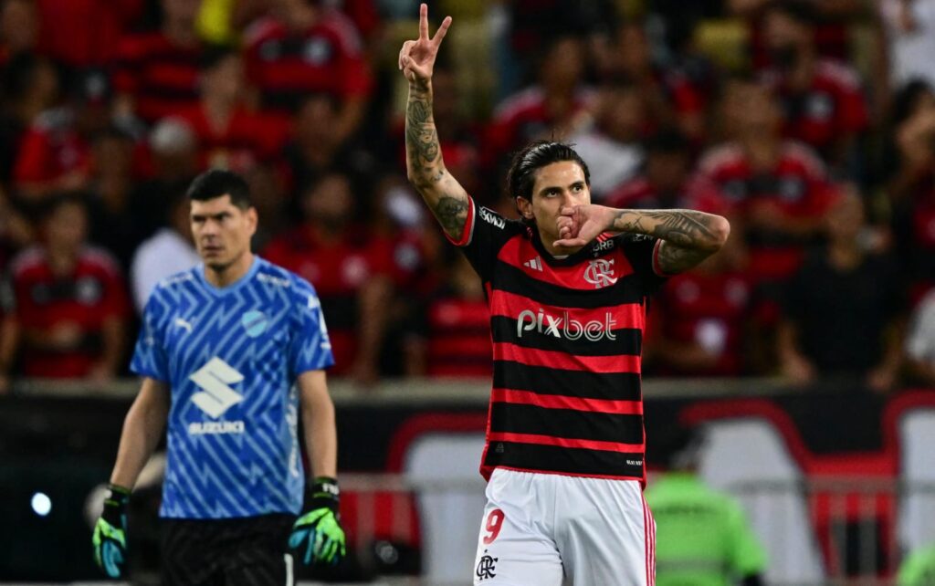 Pedro comemora gol do Flamengo contra o Bolívar