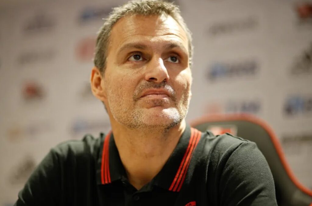 bruno spindel em entrevista coletiva no flamengo