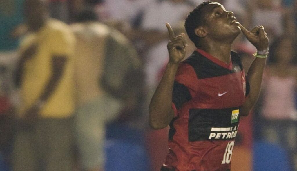 obina ex-flamengo vibra com gol