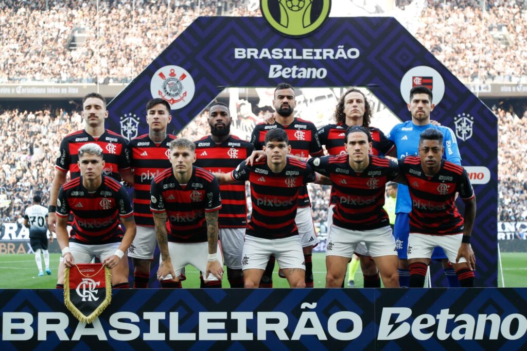 Time do Flamengo que iniciou partida contra o Corinthians pelo Brasileirão