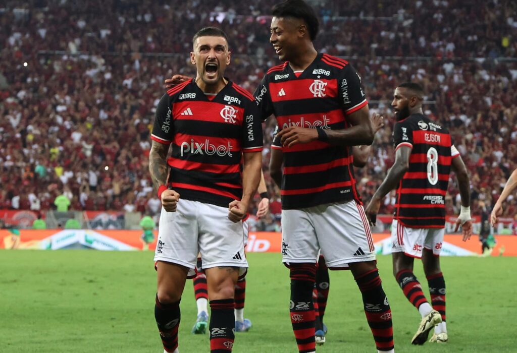 Flamengo comemora gol contra o Bahia